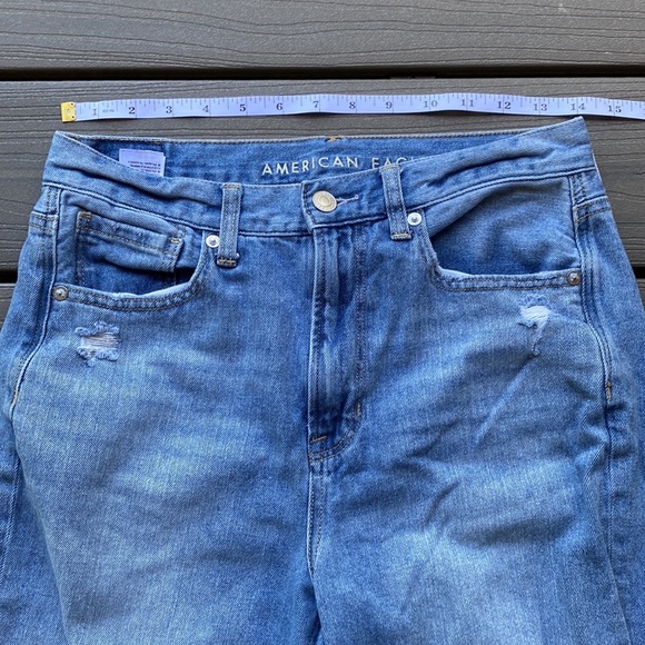American Eagle Outfitters Mom Jean Light Wash Distressed Jeans size 6 Regular - Picture 5 of 10